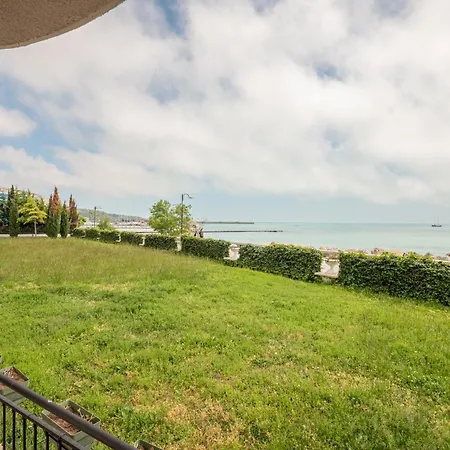 La Veranda Apartment, Complex Carpe Diem, Free Parking & Swimming Pool * Balchik